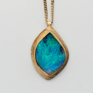 Jennifer-Kalled-Australian-opal-pendant-22k-18k_gold