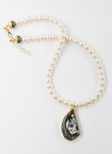 boulder-opal-pearl-18k-gold-necklace-Jennifer-Kalled