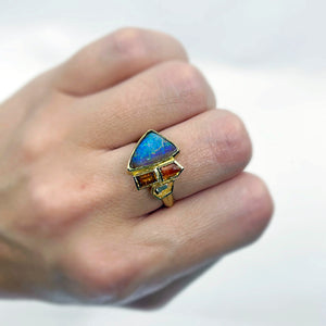 boulder-opal-sapphire-ring-18k-gold-ali-dumont-kalled-kasso