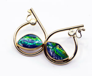 boulder-opal-earring-teardrop-green-flash-gold-kalled-kasso