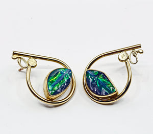 boulder-opal-earring-teardrop-green-flash-gold-kalled-kasso