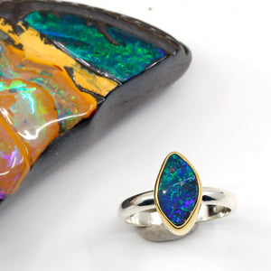 boulder-opal-blue-green-ring-gold-silver-kalled-kasso