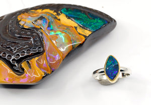 boulder-opal-blue-green-ring-gold-silver-kalled-kasso